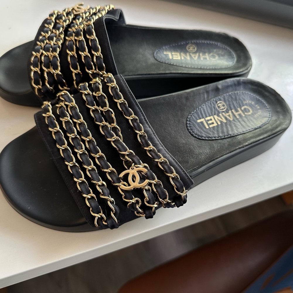 CC chain-detail slide sandals